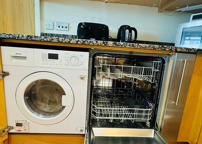 Modern 2Bed 2Bath Apartment Canary Wharf - Upto 5 Person