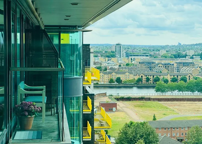 Modern 2Bed 2Bath Apartment Canary Wharf - Upto 5 Person